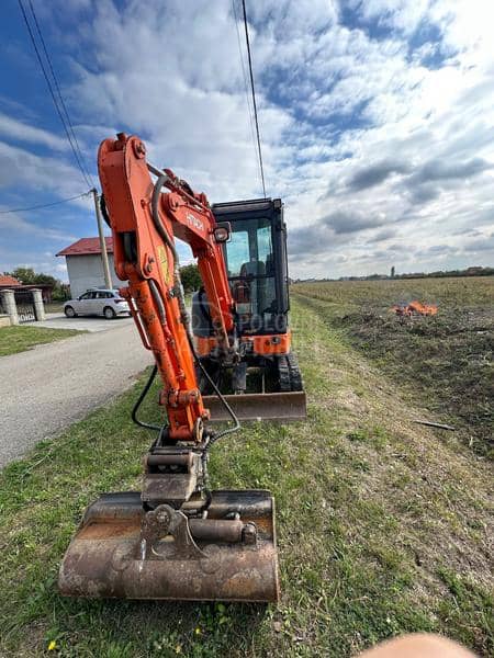 Hitachi ZX22U