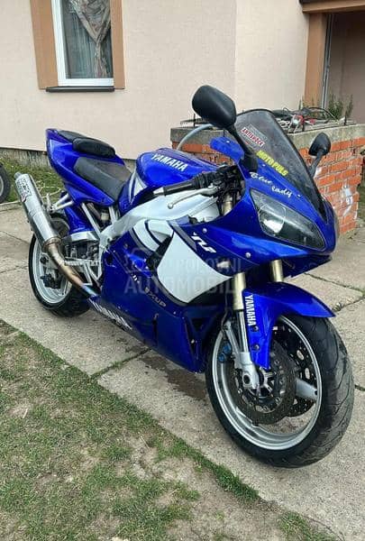 Yamaha r1 delovi