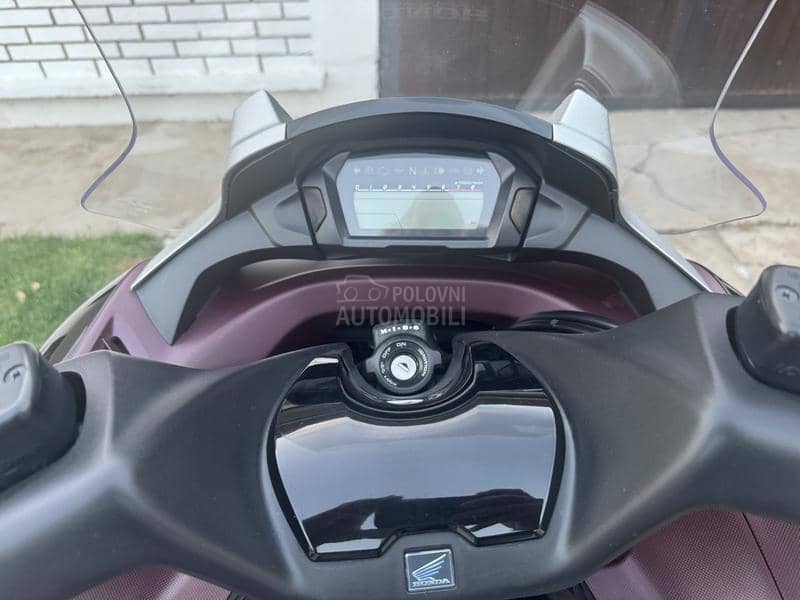 Honda Integra NC700D