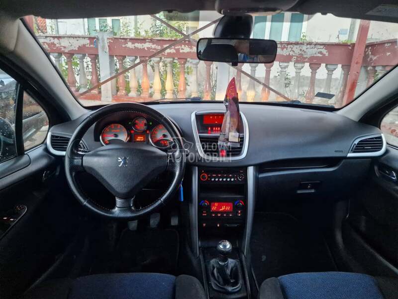 Peugeot 207 1.6b