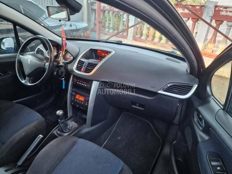 Peugeot 207 1.6b