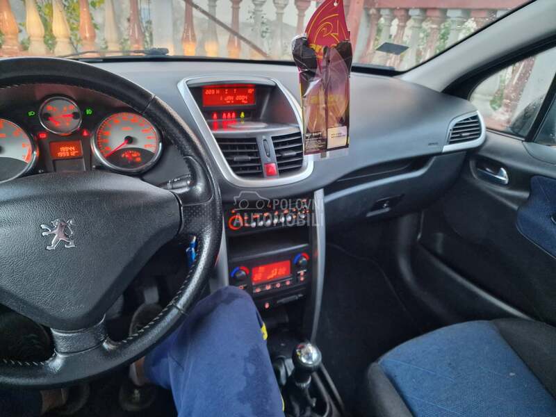 Peugeot 207 1.6b