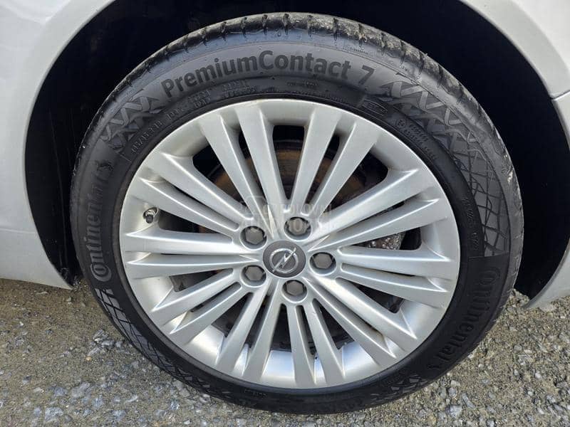 Opel Insignia 2.0 CDTI N.A.V.I Opel Insignia 2.0 CDTI N.A.V.I
