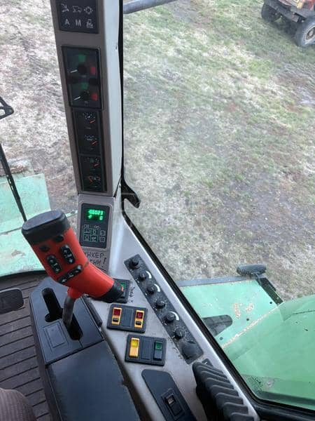 John Deere 2266