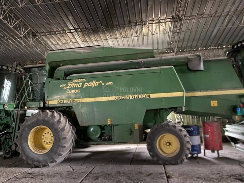 John Deere 2266