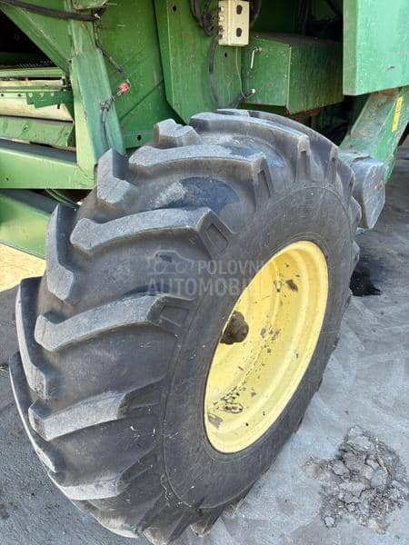 John Deere 2266