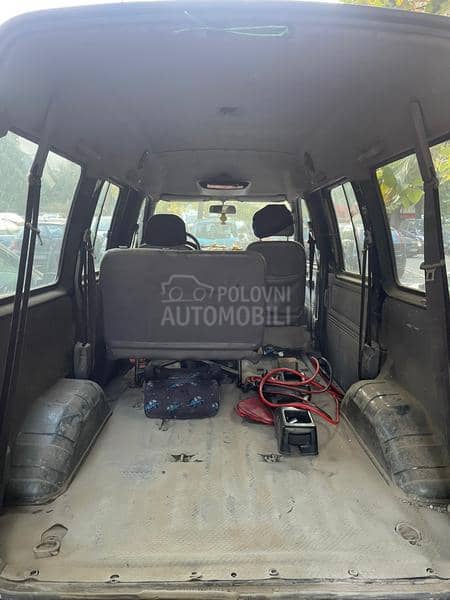 Nissan Vanette Procitati opis 2 kombija