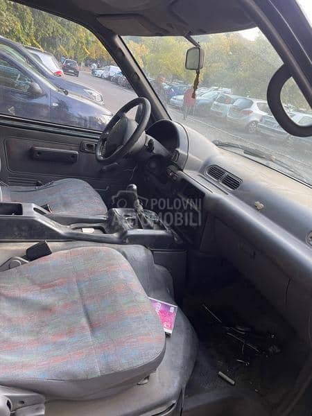 Nissan Vanette Procitati opis 2 kombija