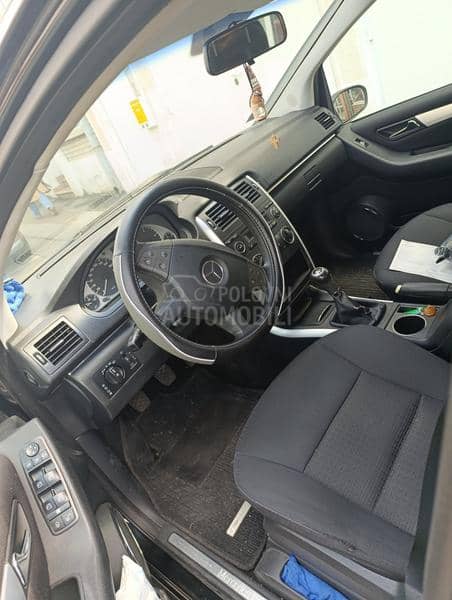 Mercedes Benz B 180 