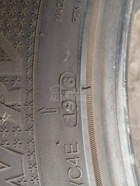 Kumho 215/55 R18 Zimska