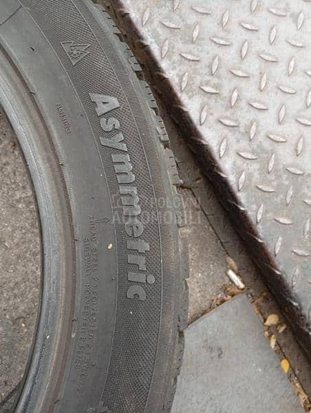Kumho 215/55 R18 Zimska
