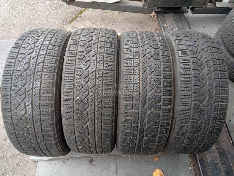 Kumho 215/55 R18 Zimska