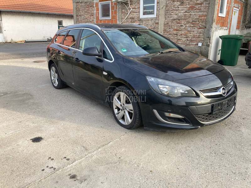 Opel Astra J -  kompletan auto u delovima