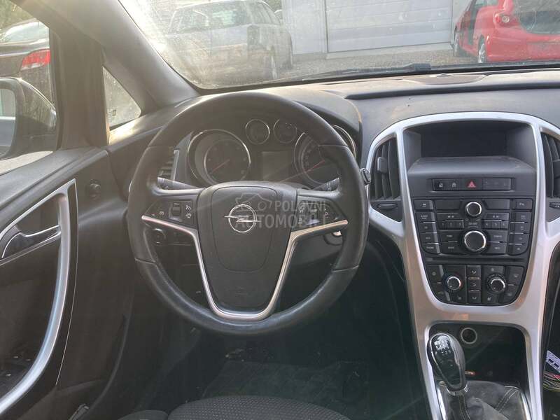Opel Astra J -  kompletan auto u delovima