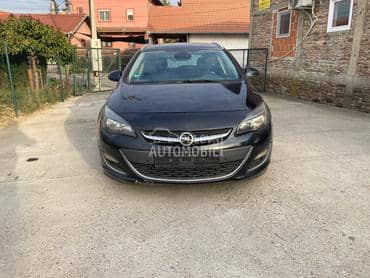 Opel Astra J -  kompletan auto u delovima