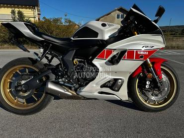 Yamaha R7