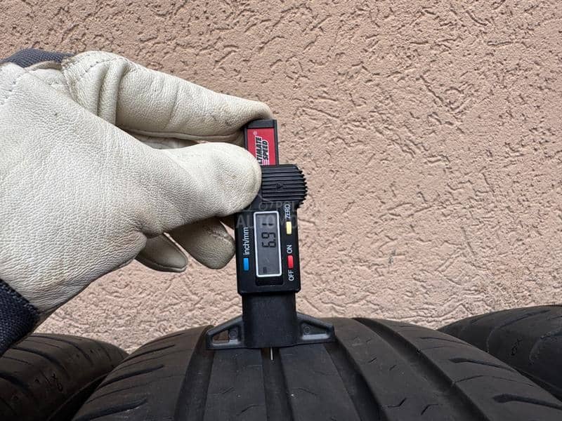 Continental 215/60 R17 Letnja