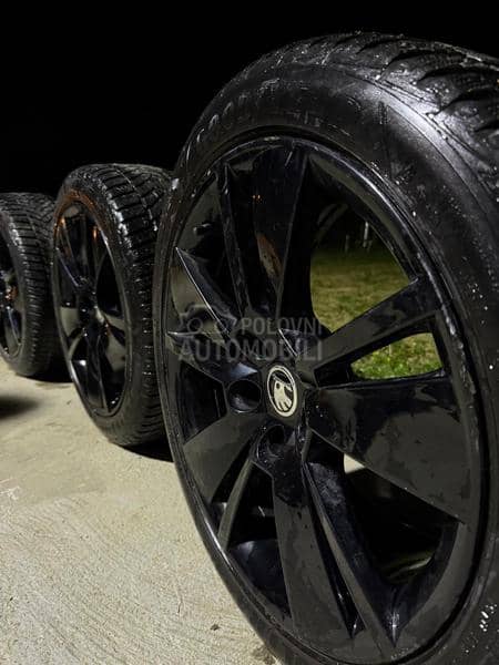 Goodyear 235/45 R18 Zimska