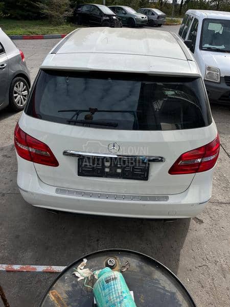 Mercedes Benz B 180 