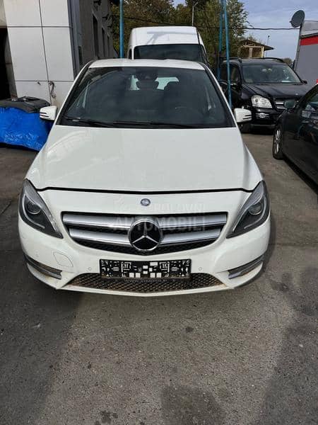 Mercedes Benz B 180 