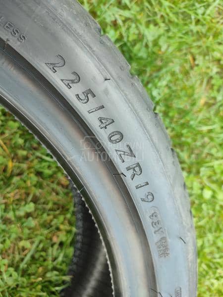 Dunlop 225/40 R19 Letnja