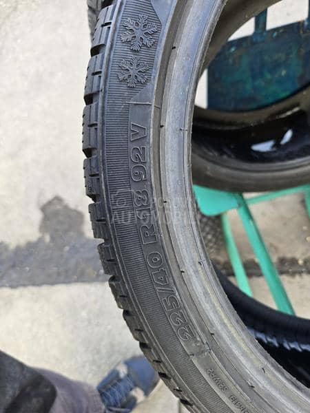 Taurus 225/40 R18 Zimska