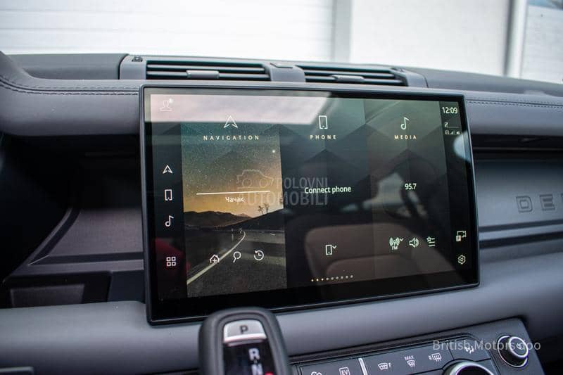 Land Rover Defender HSE P400e