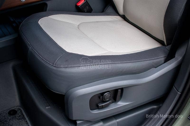 Land Rover Defender HSE P400e