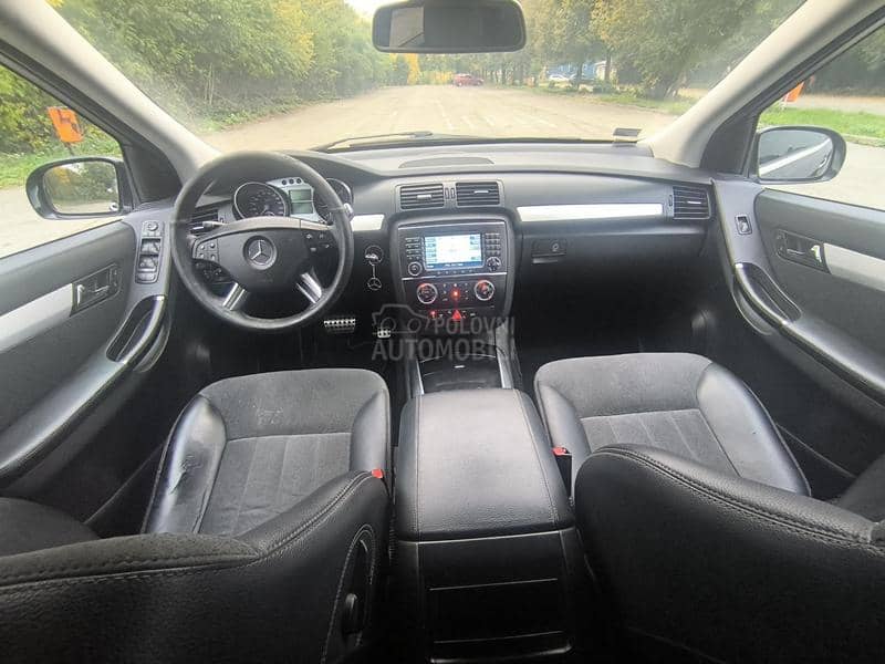 Mercedes Benz R 320 