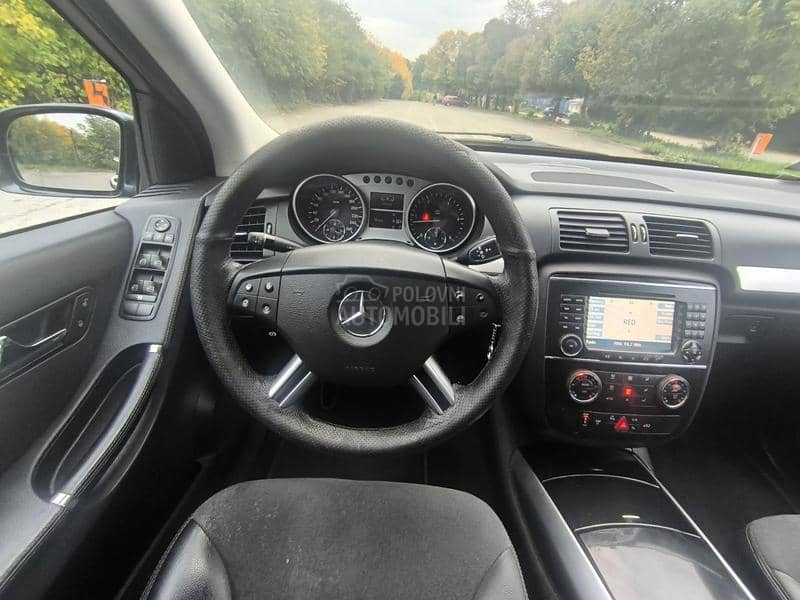 Mercedes Benz R 320 
