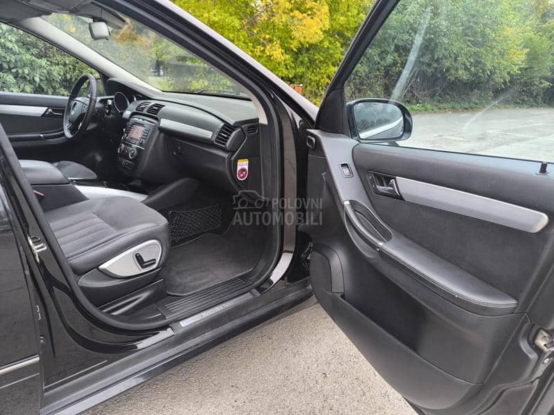 Mercedes Benz R 320 