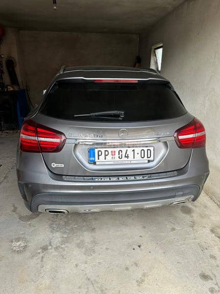 Mercedes Benz GLA 220 