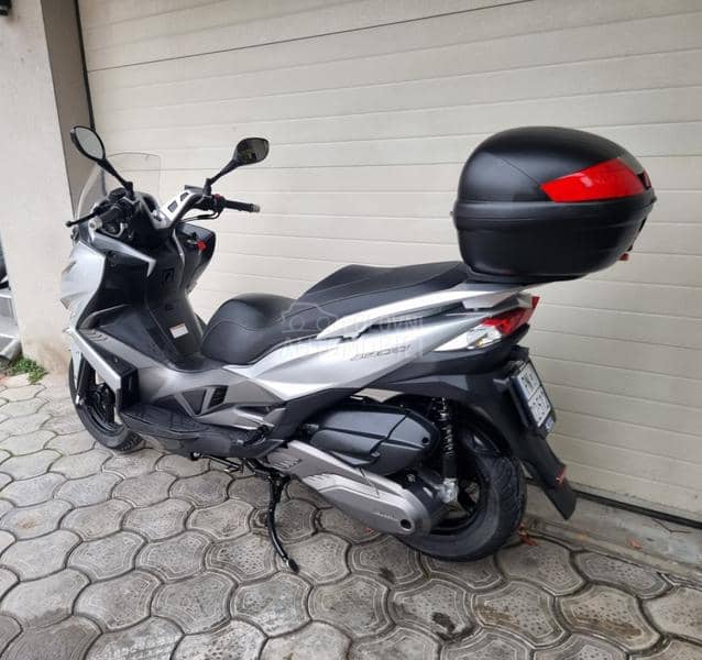 Kawasaki J300
