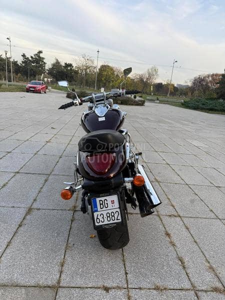 Suzuki Intruder