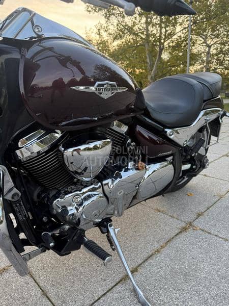 Suzuki Intruder