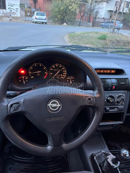 Opel Corsa B 1.0 B