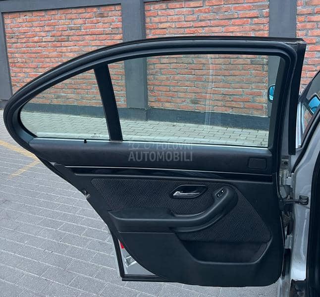 BMW 520  BMW 520