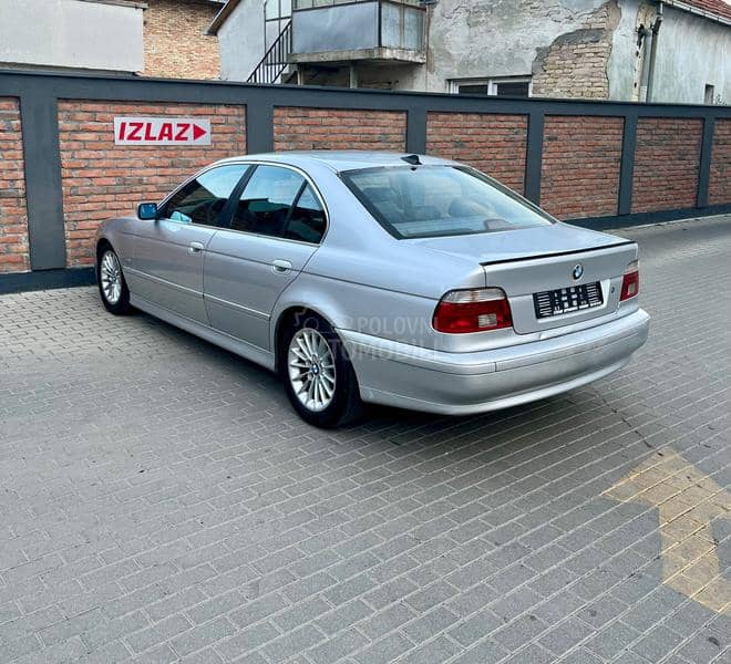 BMW 520  BMW 520