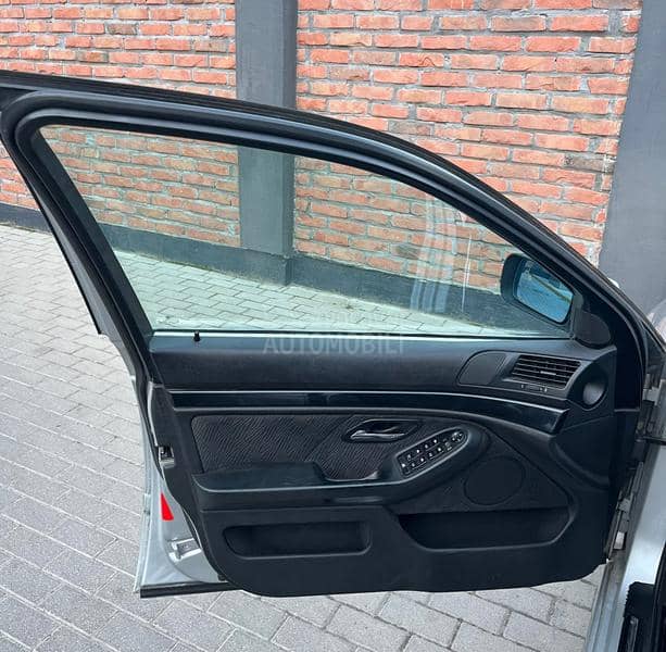 BMW 520  BMW 520