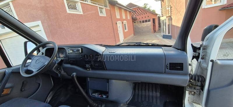 Mercedes Benz Sprinter 212