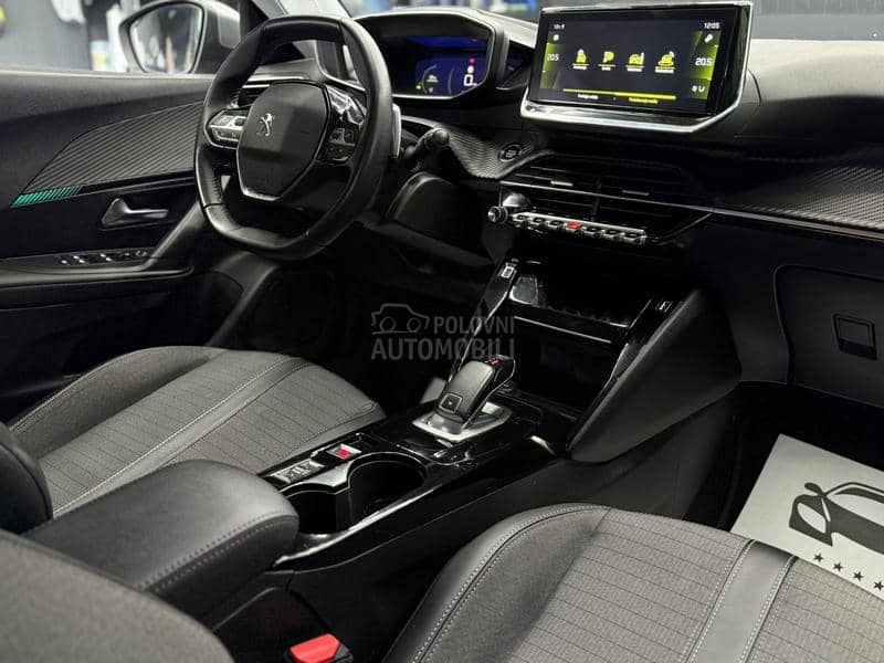 Peugeot 2008 1.2b/Allure/3D/N0V