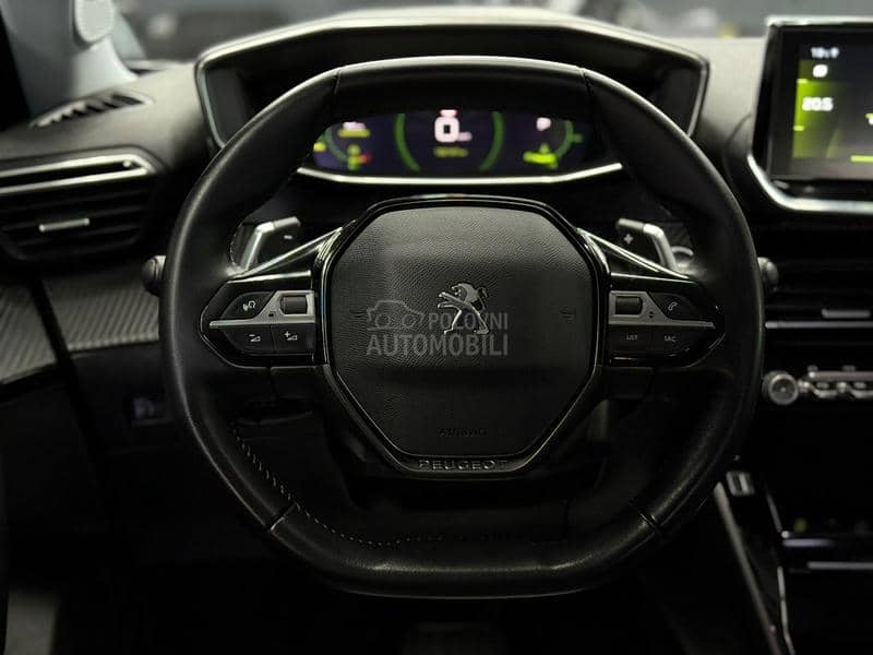 Peugeot 2008 1.2b/Allure/3D/N0V