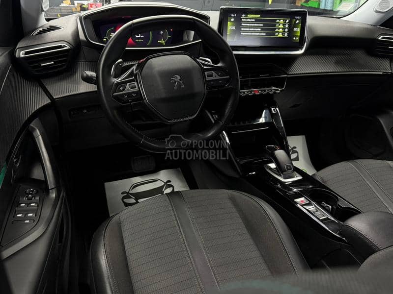 Peugeot 2008 1.2b/Allure/3D/N0V