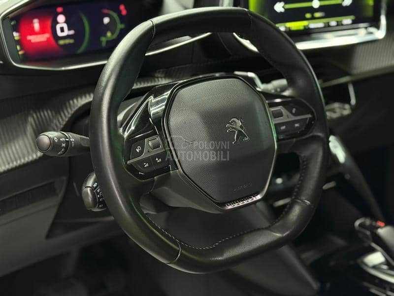 Peugeot 2008 1.2b/Allure/3D/N0V