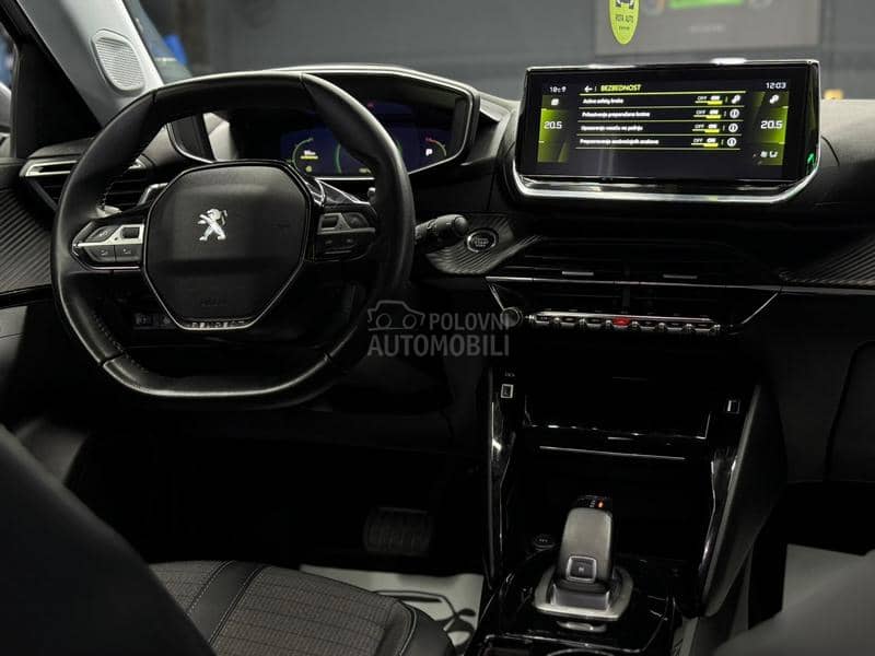 Peugeot 2008 1.2b/Allure/3D/N0V