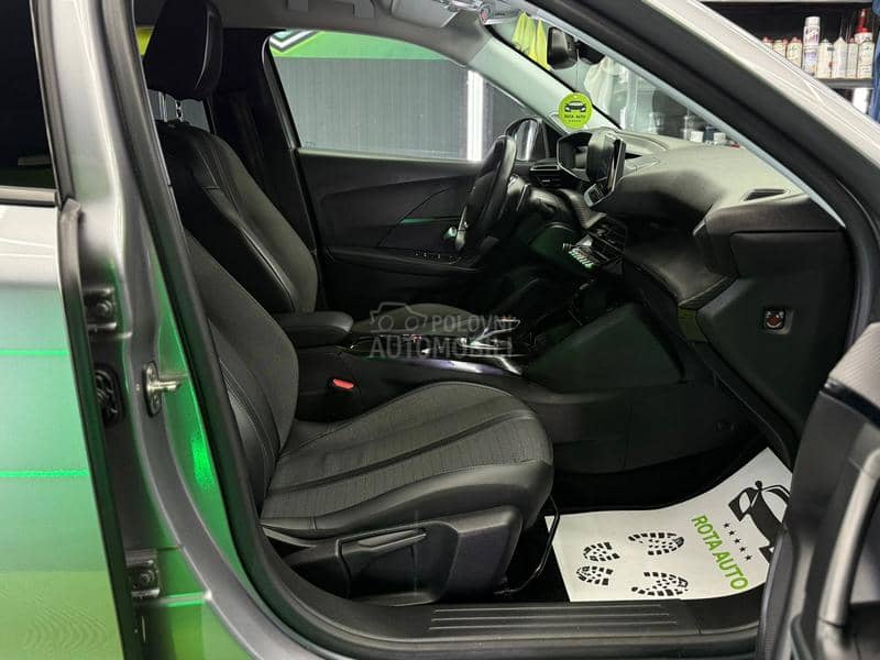 Peugeot 2008 1.2b/Allure/3D/N0V