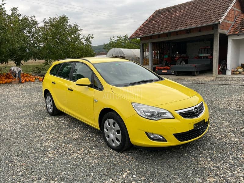 Opel Astra J 1.6Enjoy