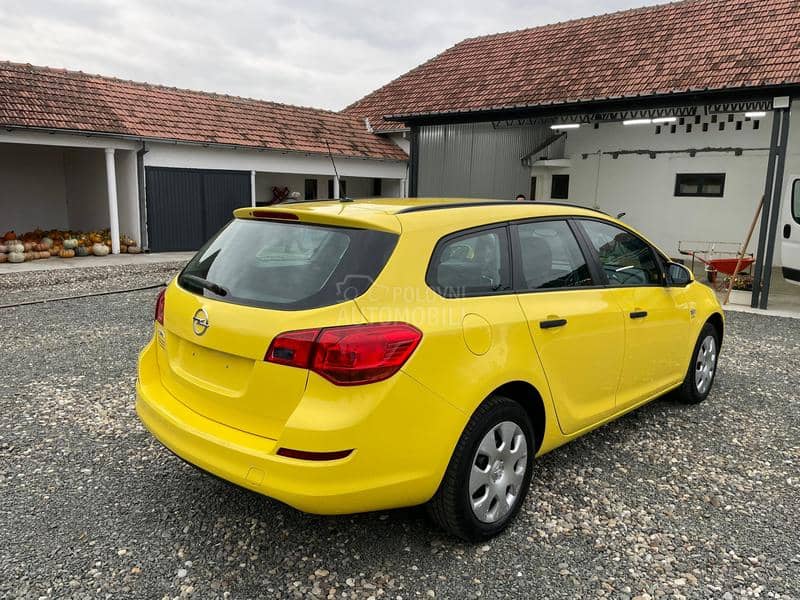 Opel Astra J 1.6Enjoy
