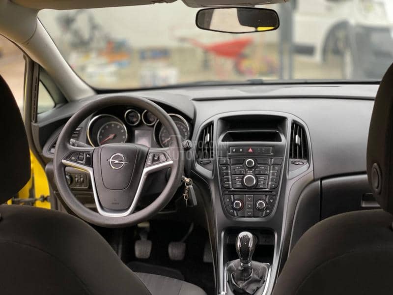 Opel Astra J 1.6Enjoy
