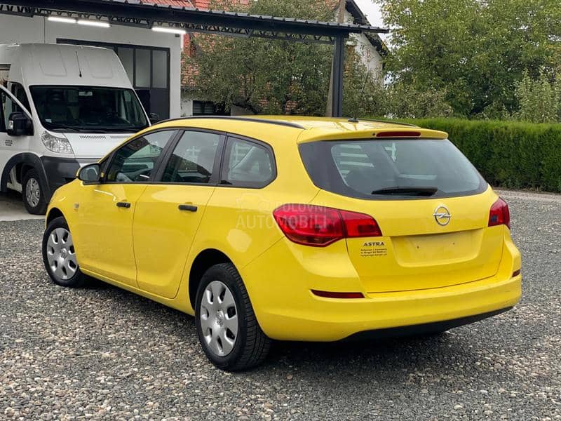 Opel Astra J 1.6Enjoy